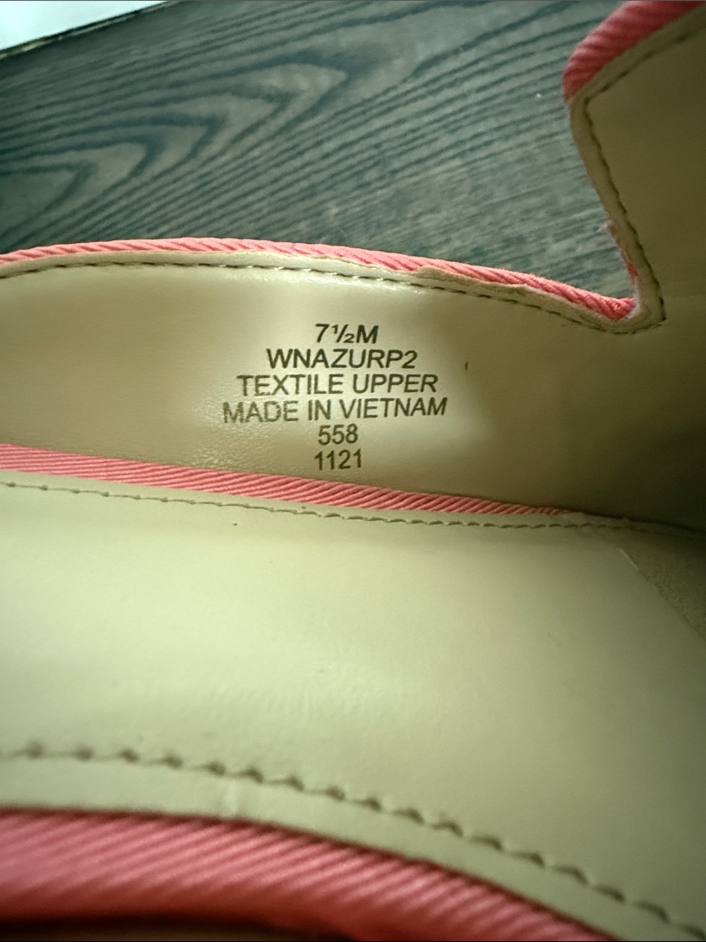 Nine West Pink Tweed Pointed Mules with Gold Chain Detail 7.5 - Picture 6 of 11